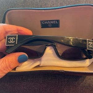 Chanel sunglasses 5115q black